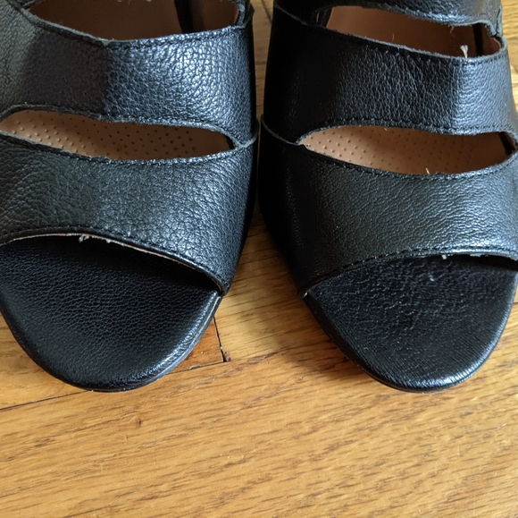 Ciao Bella Peep Toe Peekaboo Heels - Picture 3 of 6